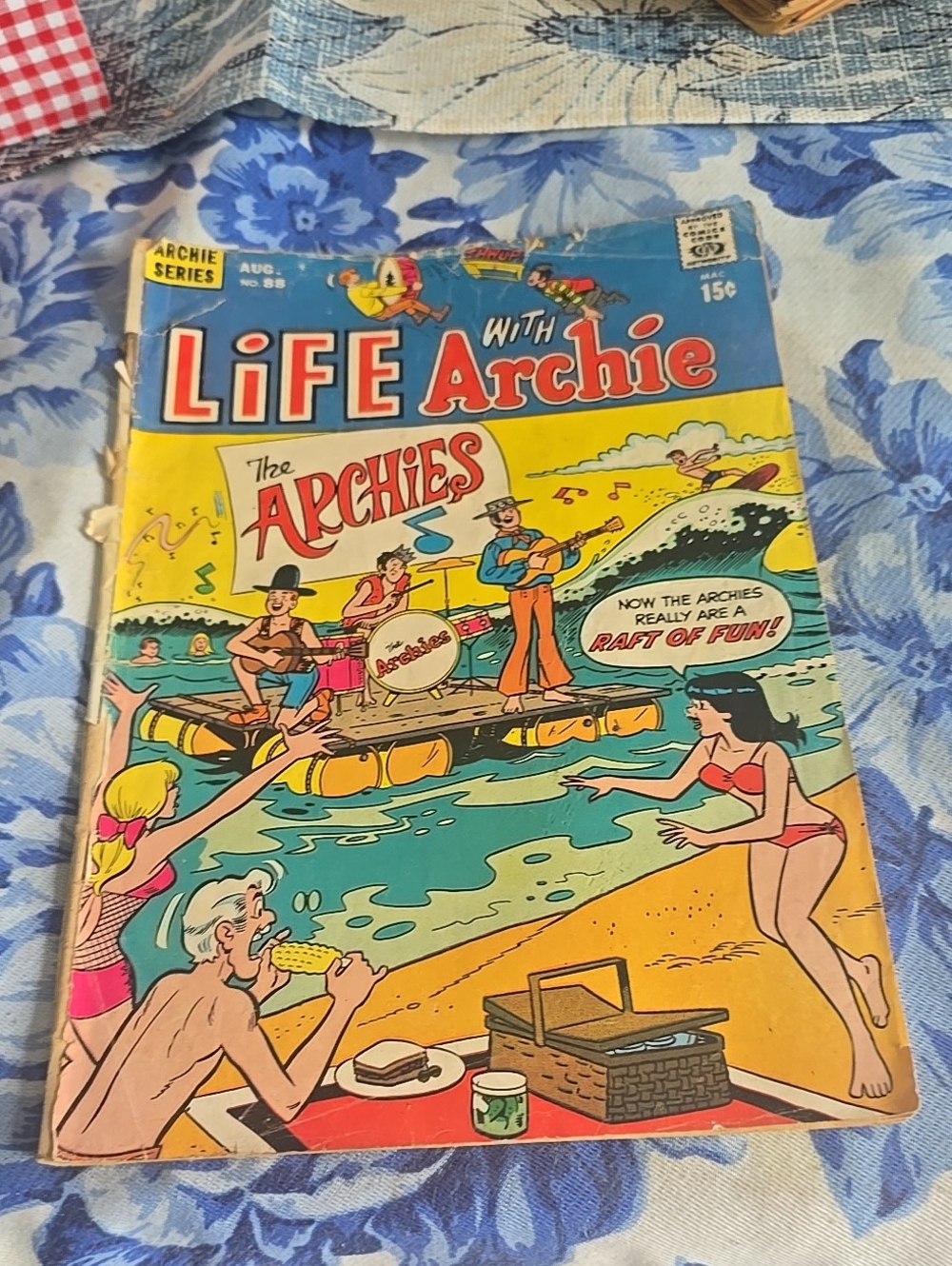 LIFE with ARCHIE #88 Aug 1969 BIKINI GGA BEACH COVER; ARCHIES BAND Surfing